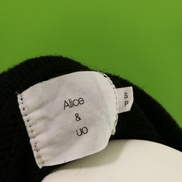 S Alice & UO Urban Outfitters Cropped Sweater - Picture 9 of 10